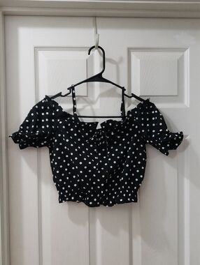 H&M Divided black And White Polka Dot Crop Top. Size: XXS